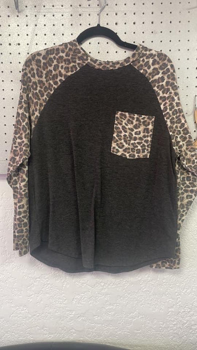 Leopard sleeves