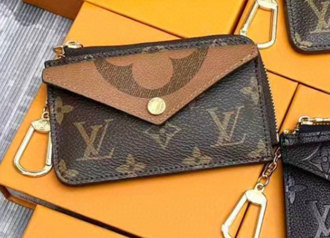 Lv wallet Pre-order shipping takes 3-6 weeks