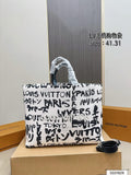 Lv purse Pre-order shipping takes 3-6 weeks