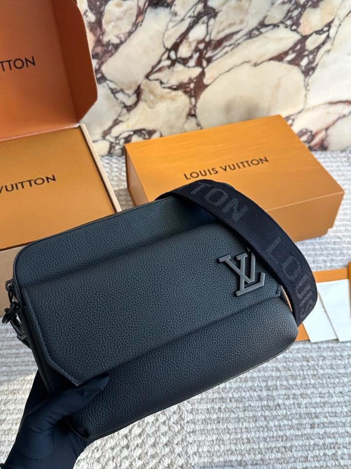 Lv purse Pre-order shipping takes 3-6 weeks