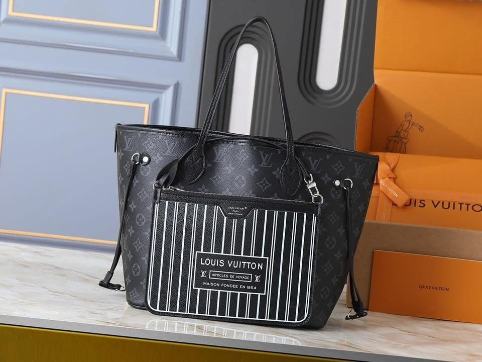 Lv purse pre-order, shipping takes 3-6 weeks