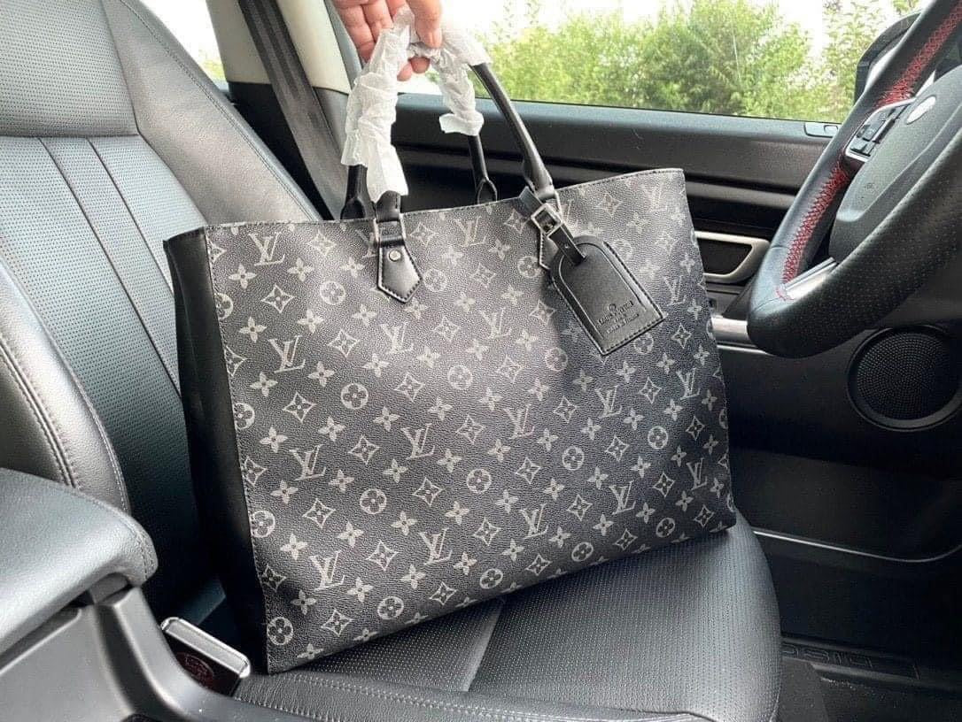 Lv Purse pre-order shipping takes 3-6 weeks
