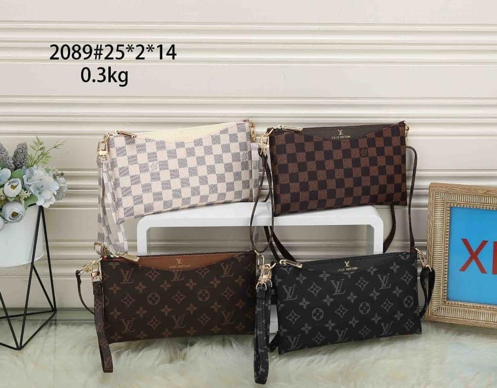 clutch/purse pre-order shipping takes 3-6 weeks