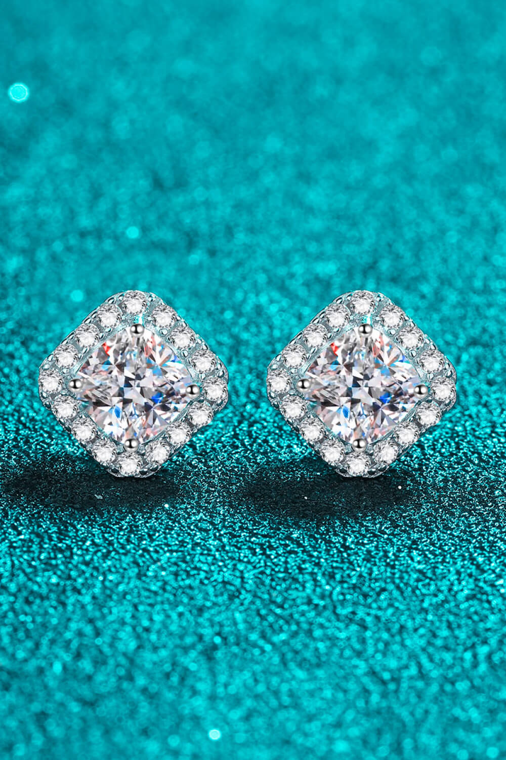 925 Sterling Silver Inlaid 2 Carat Moissanite Square Stud Earrings Pre-order shipping takes about 3-6 weeks.