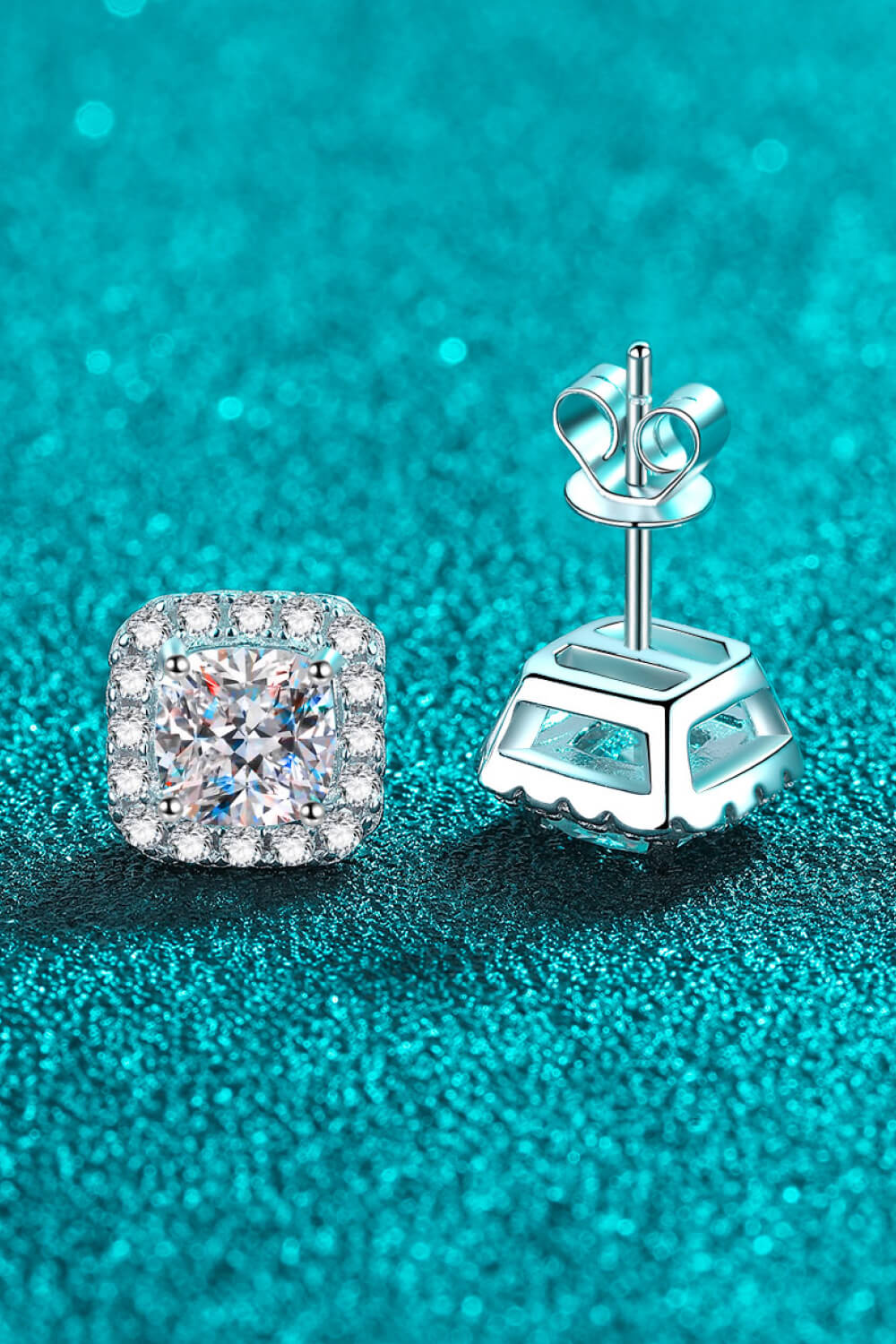 925 Sterling Silver Inlaid 2 Carat Moissanite Square Stud Earrings Pre-order shipping takes about 3-6 weeks.