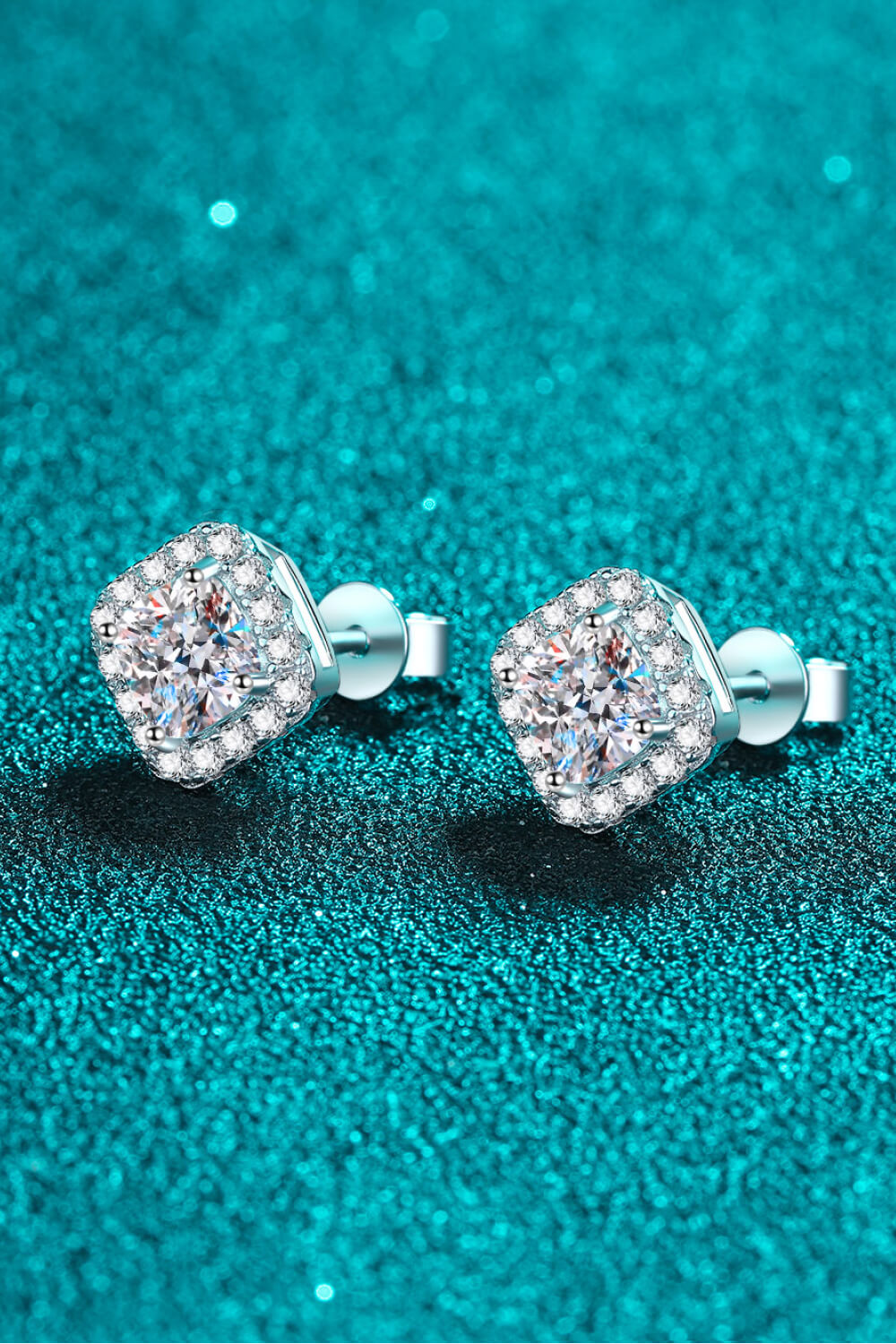 925 Sterling Silver Inlaid 2 Carat Moissanite Square Stud Earrings Pre-order shipping takes about 3-6 weeks.