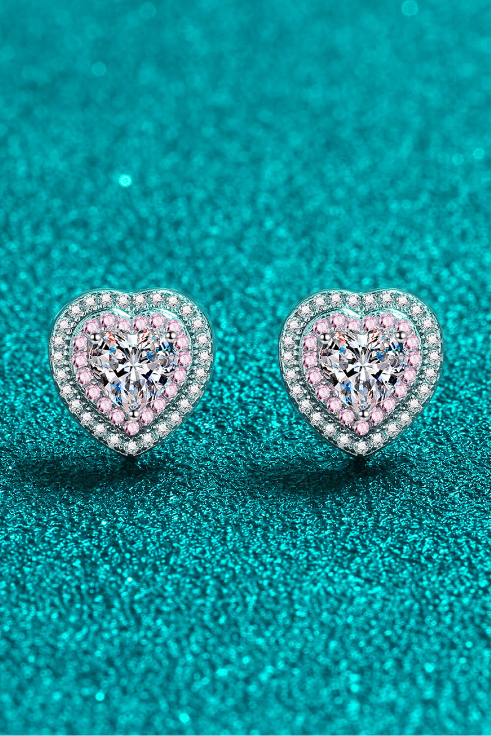 Moissanite Heart-Shaped Stud Earrings Pre-order shipping takes about 3-6 weeks.