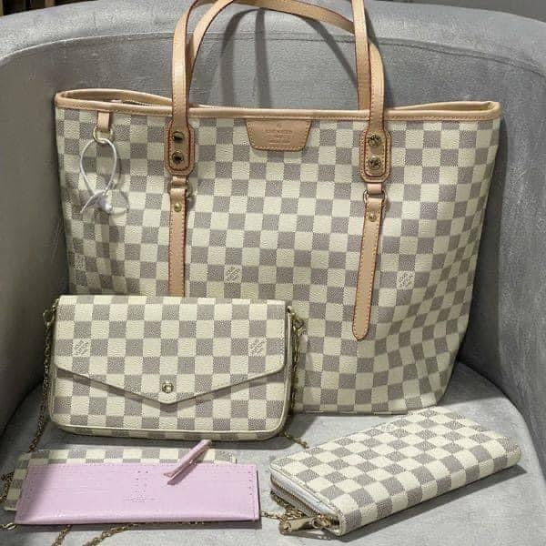 Lv bundle Pre-order shipping takes about 3-6 weeks.